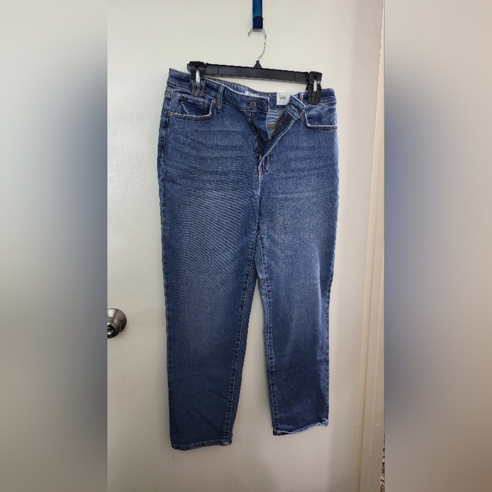 High Rise Fitted through hip & thigh Straight leg Women's Jeans Size 14.
